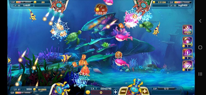 Bạn sẽ thấy không gian game có vô cá và sinh vật biển